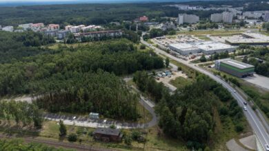 osiedla mazurskie, bloki, blok mieszkalny, dron, las