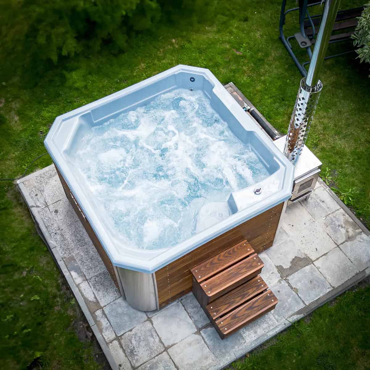 Najlepsze jacuzzi ogrodowe 2025 – sprawdź, co wybrać