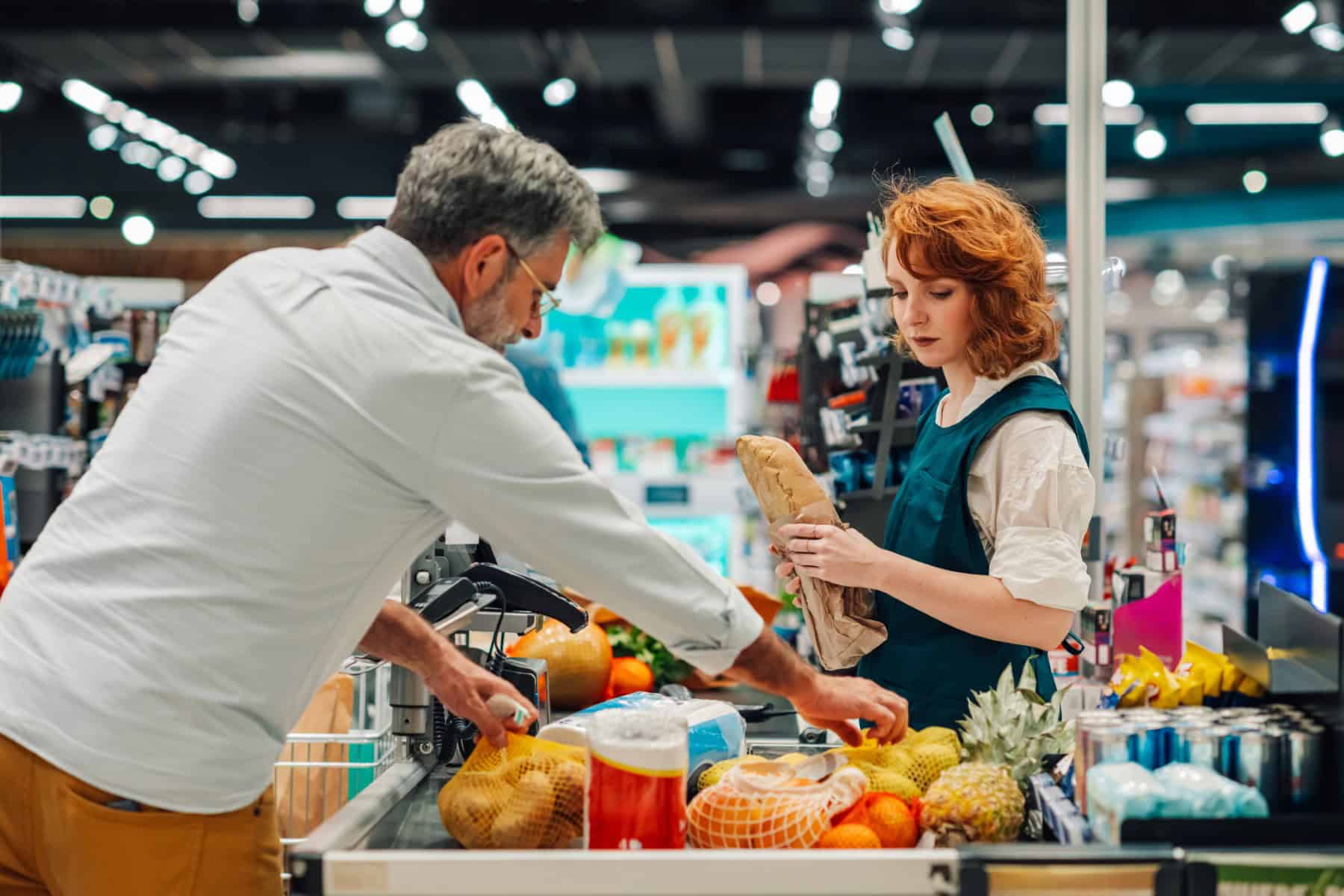 Koniec z przepłacaniem – sposoby na oszczędzanie, które znajdziesz w gazetkach promocyjnych